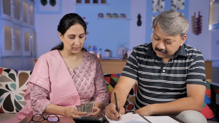 Smart Ways to Manage Household Finances 