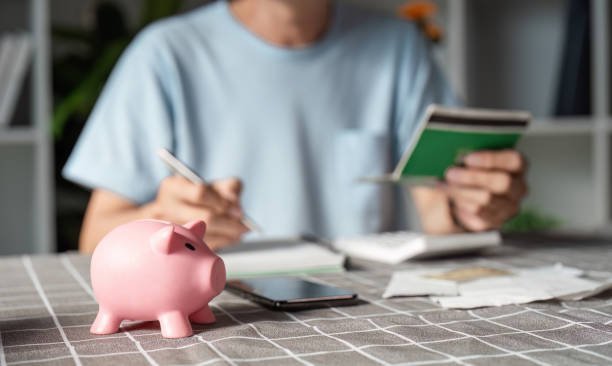 Smart Ways to Manage Household Finances 